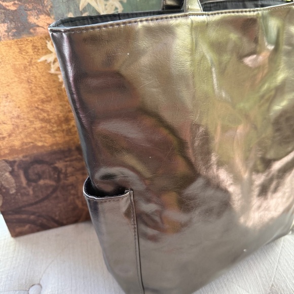 DKNY Bag Extra Large Metallic Silver Tote! NWOT!!! - Picture 4 of 7